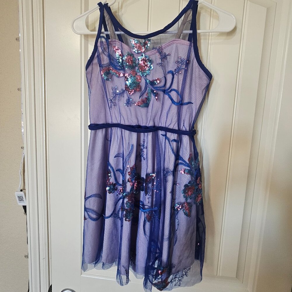 Blue mesh flower design over white dress